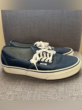 Vans Men’s Navy Canvas Low-Top Sneakers with White Laces